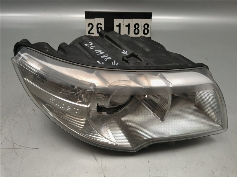 pravé přední světlo xenon škoda superb 2