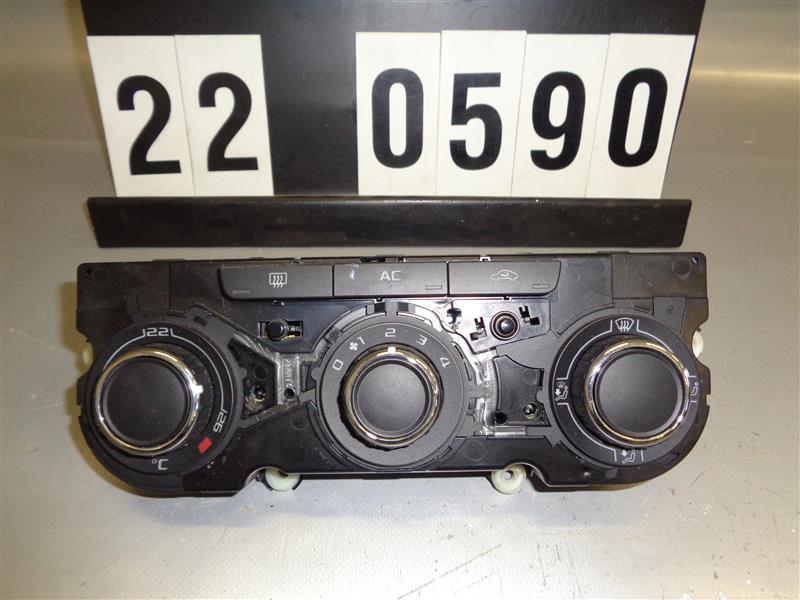 Škoda Superb 2 ovládání topení  3T0 820 047 H