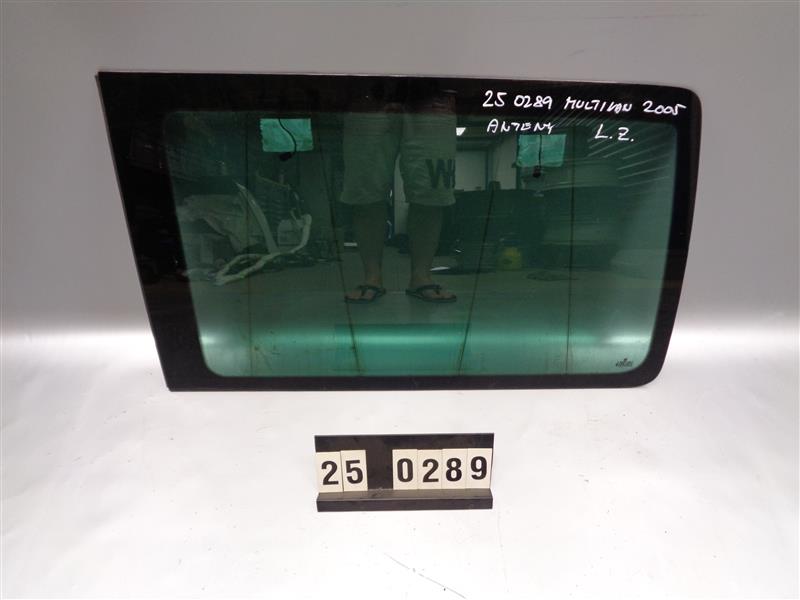 levé zadní sklo vw multivan krátký s antenou