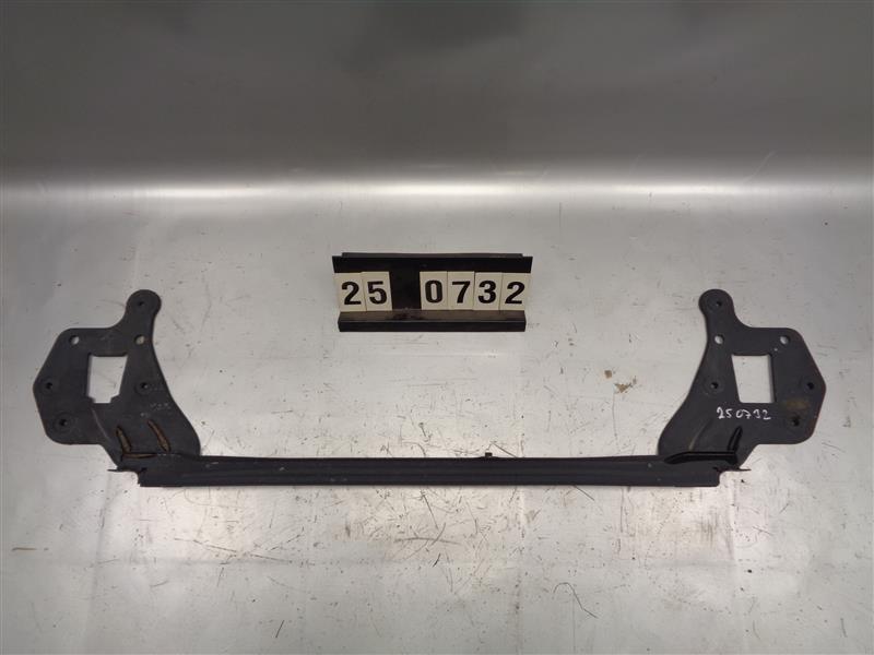 přední výztuž skeletu VW Transporter T5
