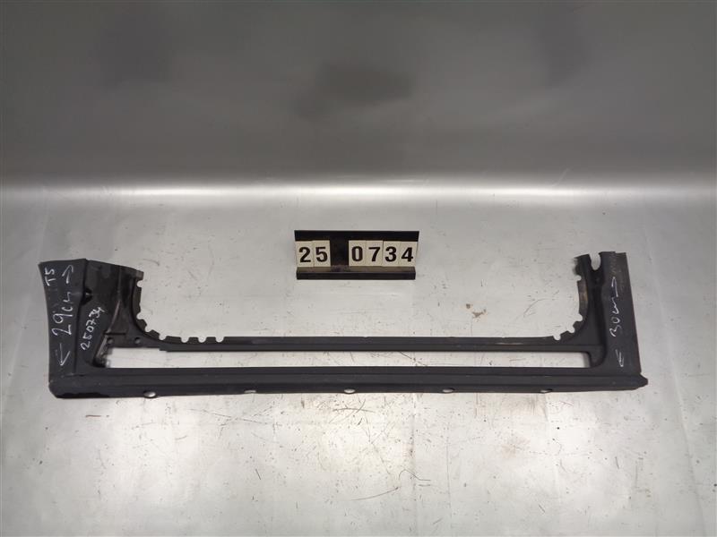 pravá část prahu pravé suvné dveře VW T5 T6