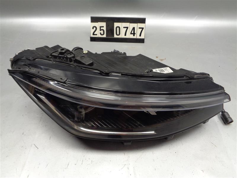 pravé přední LED světlo Matrix VW Passat B9
