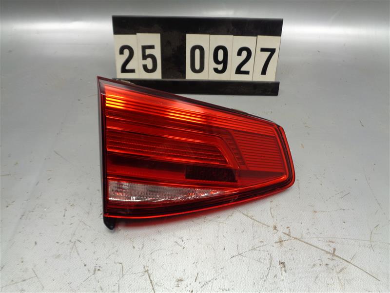 LZ světlo dveří vnitřní VW Passat B8 Variant kombi 3G9 945 093 B