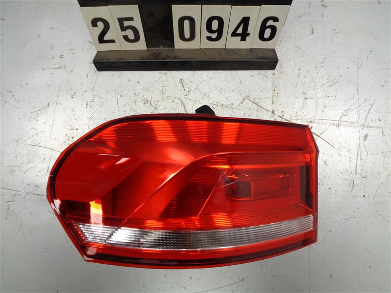 levé zadní světlo VW Touran 5TA 945 095 A