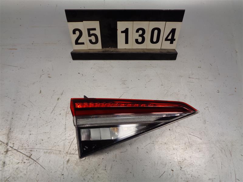 levé zadní vnitřní světlo Škoda Kodiaq 565 945 307 E