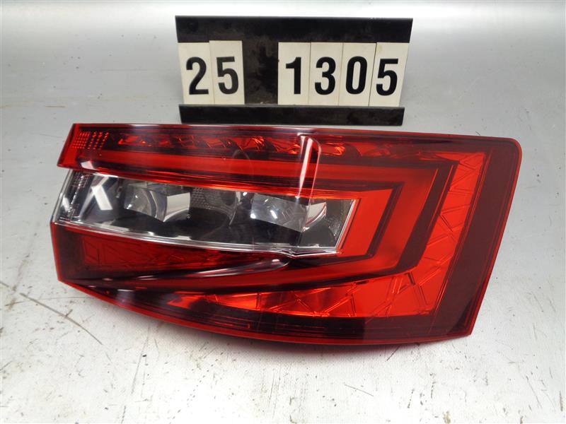 pravé zadní světlo Škoda Superb III sedan liftback