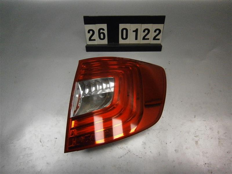 pravé zadní světlo Škoda Superb II kombi + lift 3T9 945 096 A