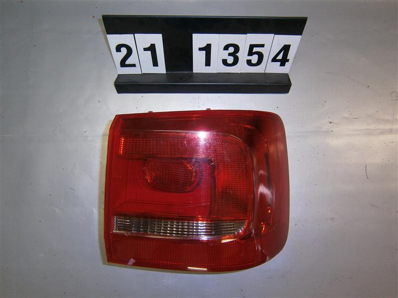 Volkswagen Touran pravé zadní světlo 1T0 945 096 R