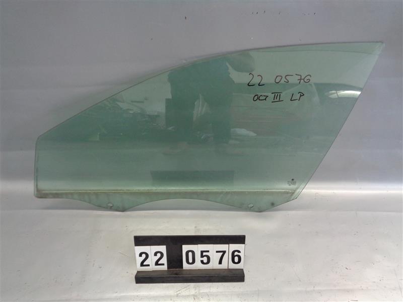 Škoda Octavia 3 levé přední sklo dveří