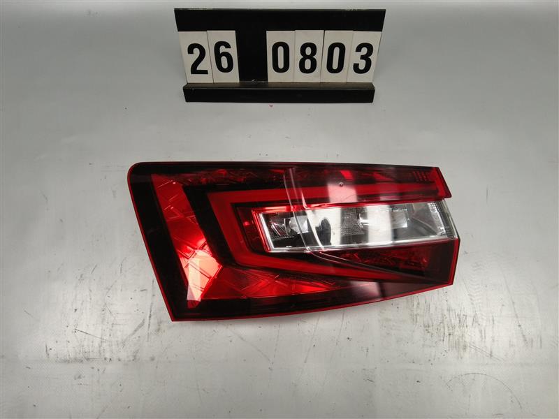 levé zadní světlo Škoda Superb III kombi 3V9 945 207