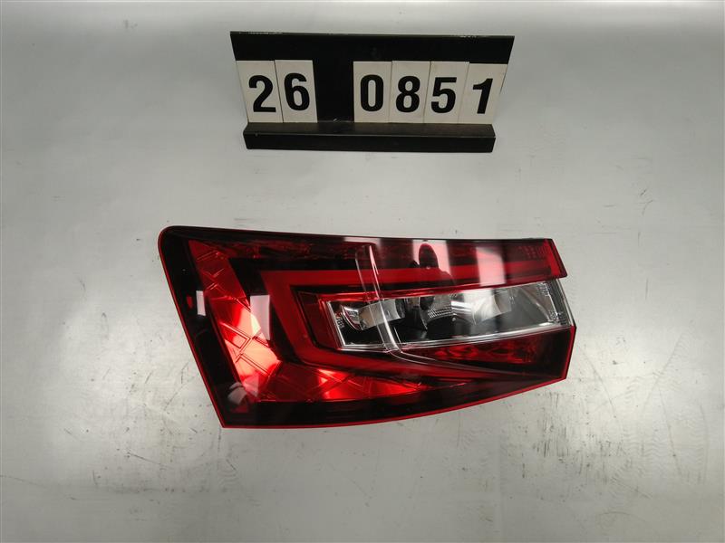 levé zadní světlo Škoda Superb III kombi 3V9 945 207