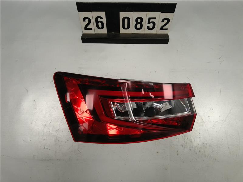 levé zadní světlo Škoda Superb III kombi 3V9 945 207