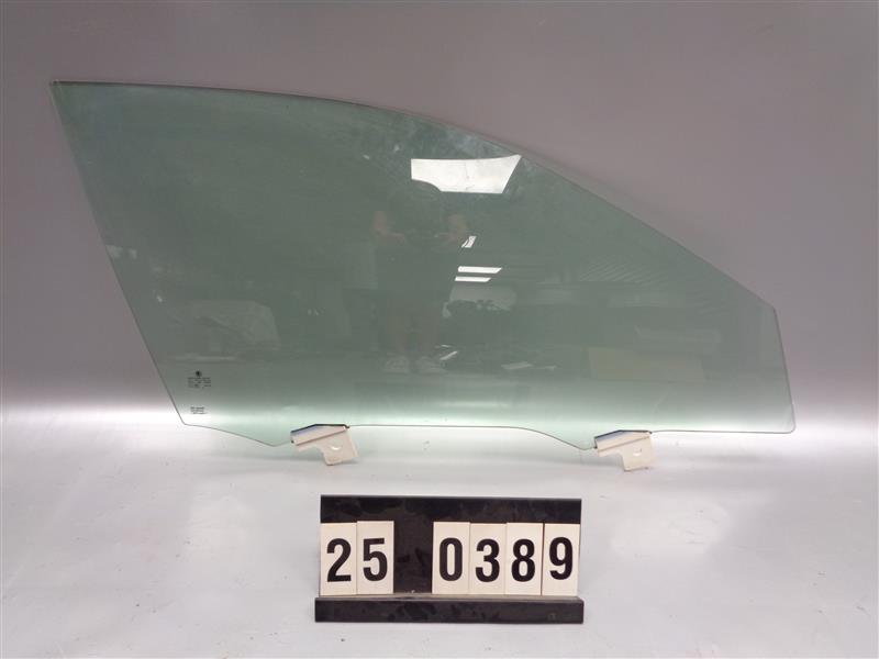 pravé přední boční okno Škoda Superb 3 3V0 845 022