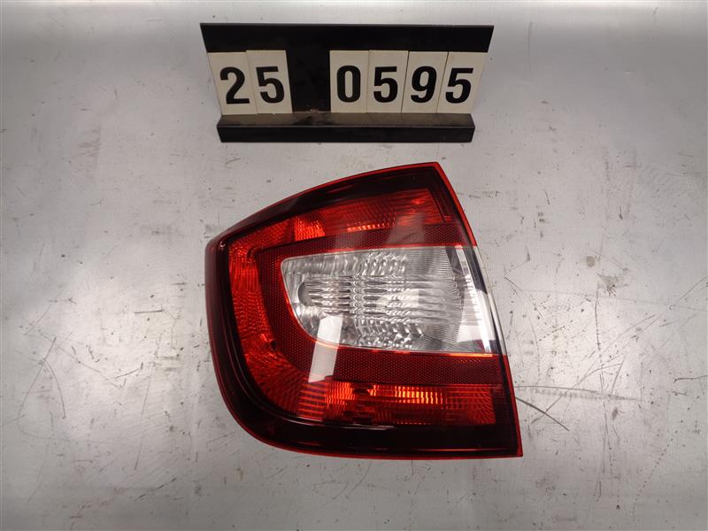levé zadní světlo Škoda Rapid liftback 5JH 945 095 A