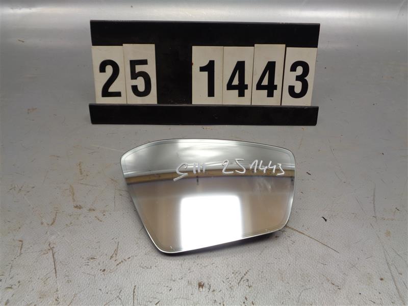 sklo zatmavovací - pravé zpětné zrcátko Škoda Superb III