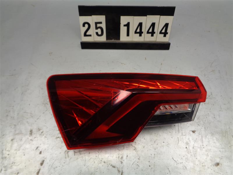 levé zadní světlo Škoda Octavia IV 5E3 945 207