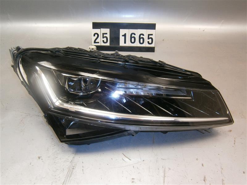 pravý přední světlomet LED Matrix Škoda Superb III lift